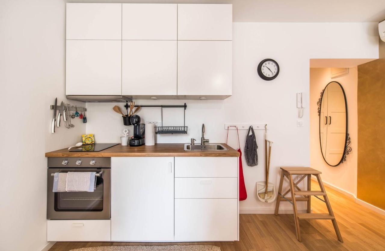 Sweet Apartment Ровин Екстериор снимка