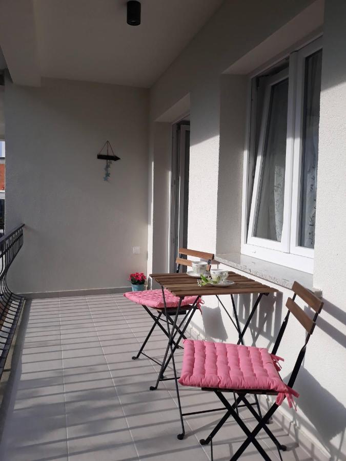 Sweet Apartment Ровин Екстериор снимка