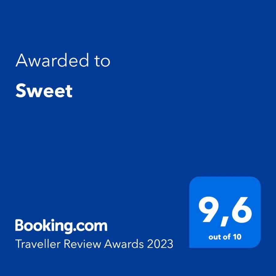 Sweet Apartment Ровин Екстериор снимка