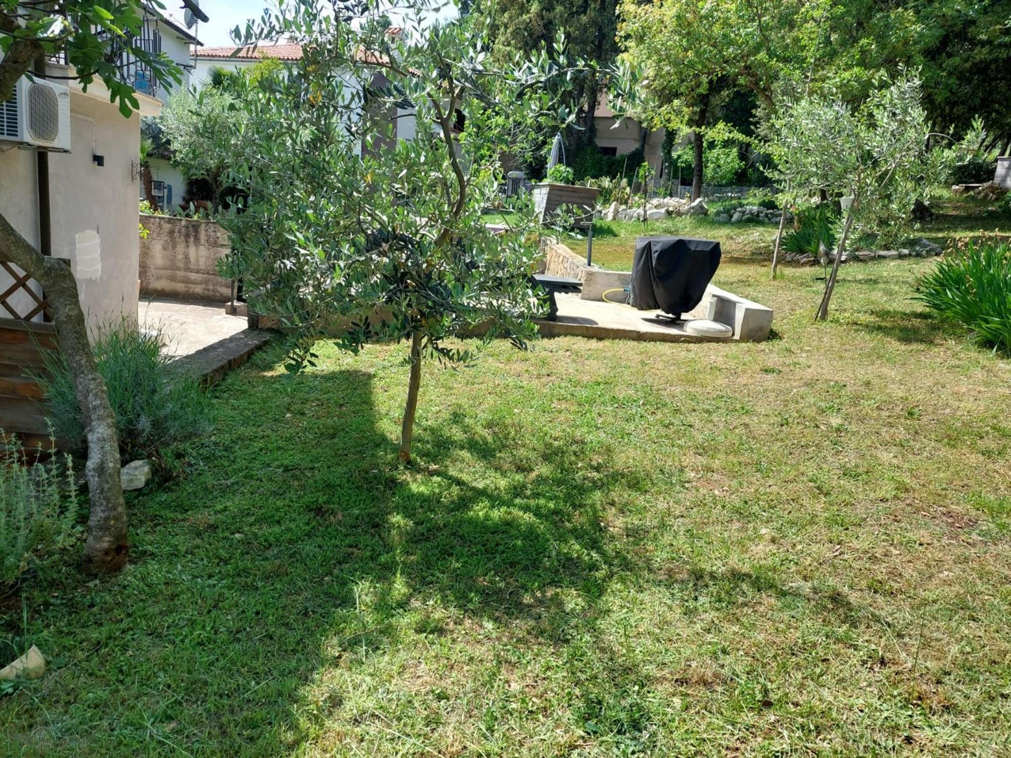 Sweet Apartment Ровин Екстериор снимка